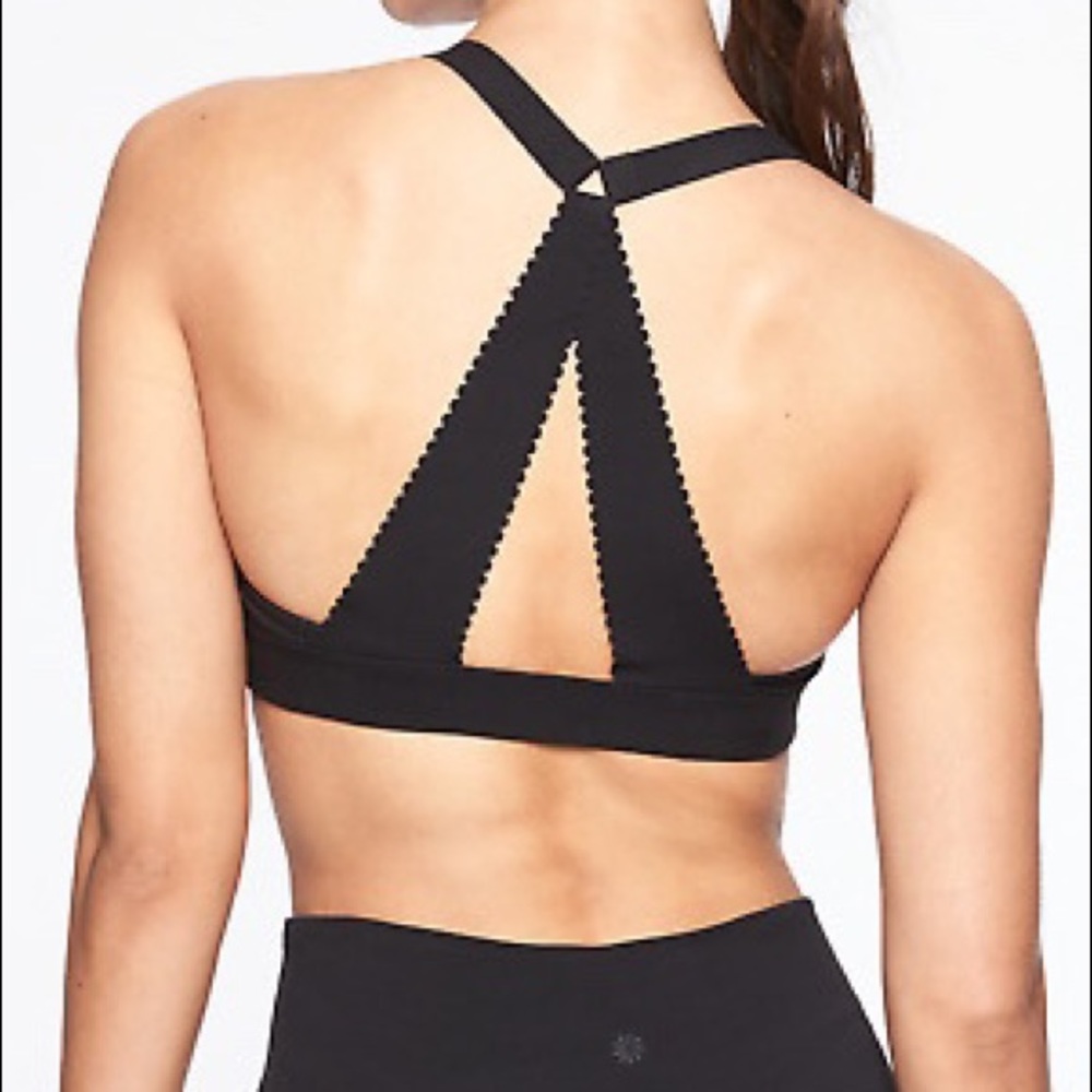 Athleta NWOT Scalloped Sports Bra in Black